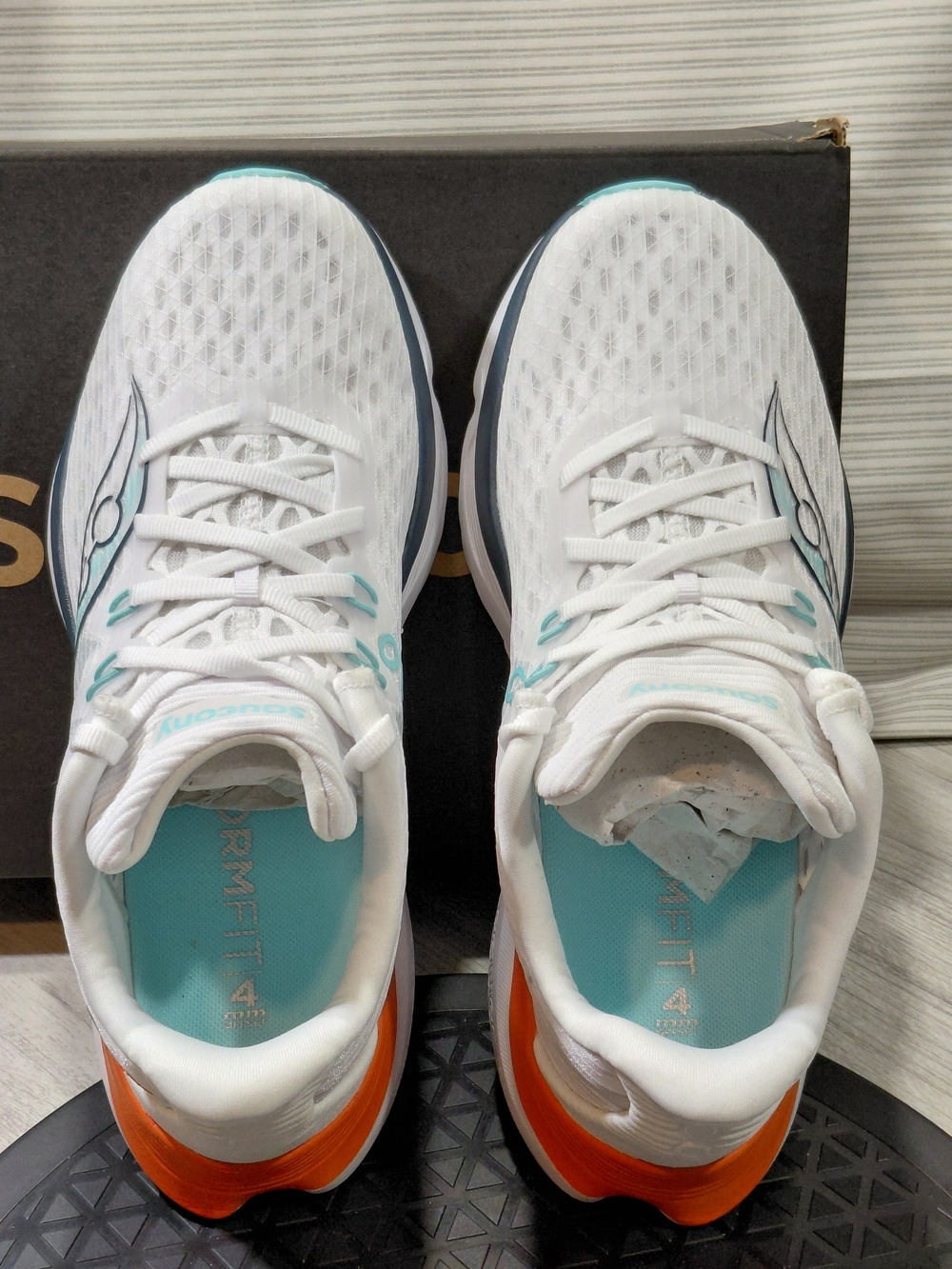 NEW Saucony Premium Women's Kinvara 16 White Teal Orange Running Shoes SIZE 7 - Picture 13 of 16
